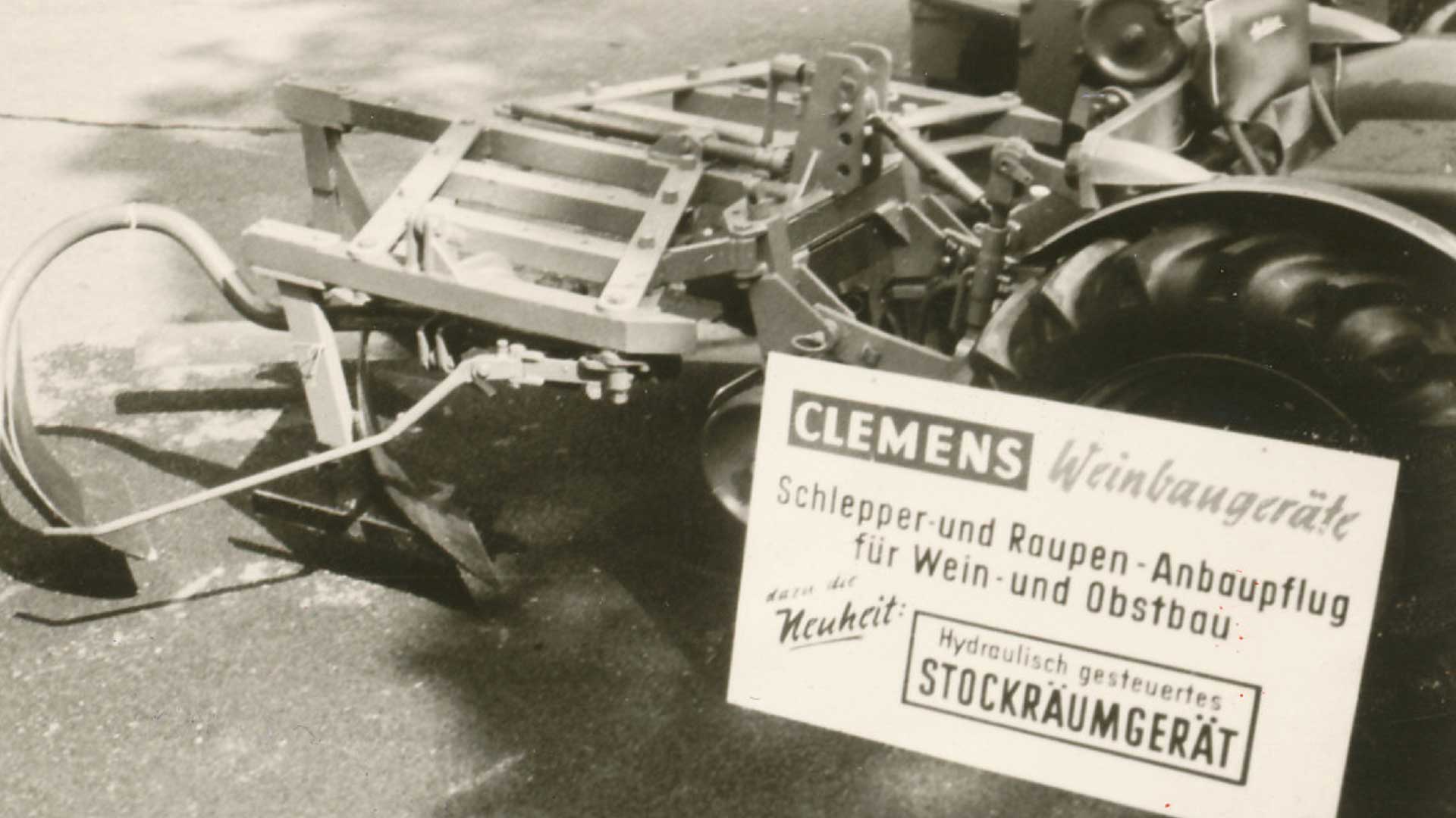 CLEMENS 1966 mounted plow with one-sided stick clearing device hydraulic